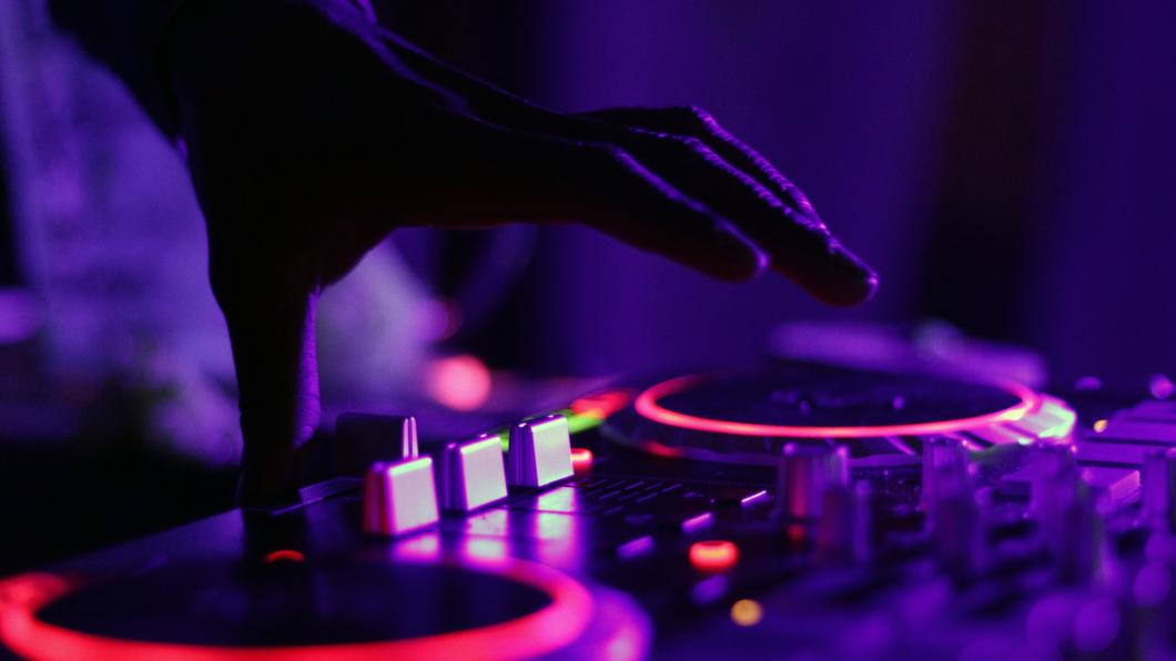 Foto door Marcela Laskoski via Unsplash Clubcultuur Pilot Doorpakken Structurele Ruime Verruiming Openingstijden